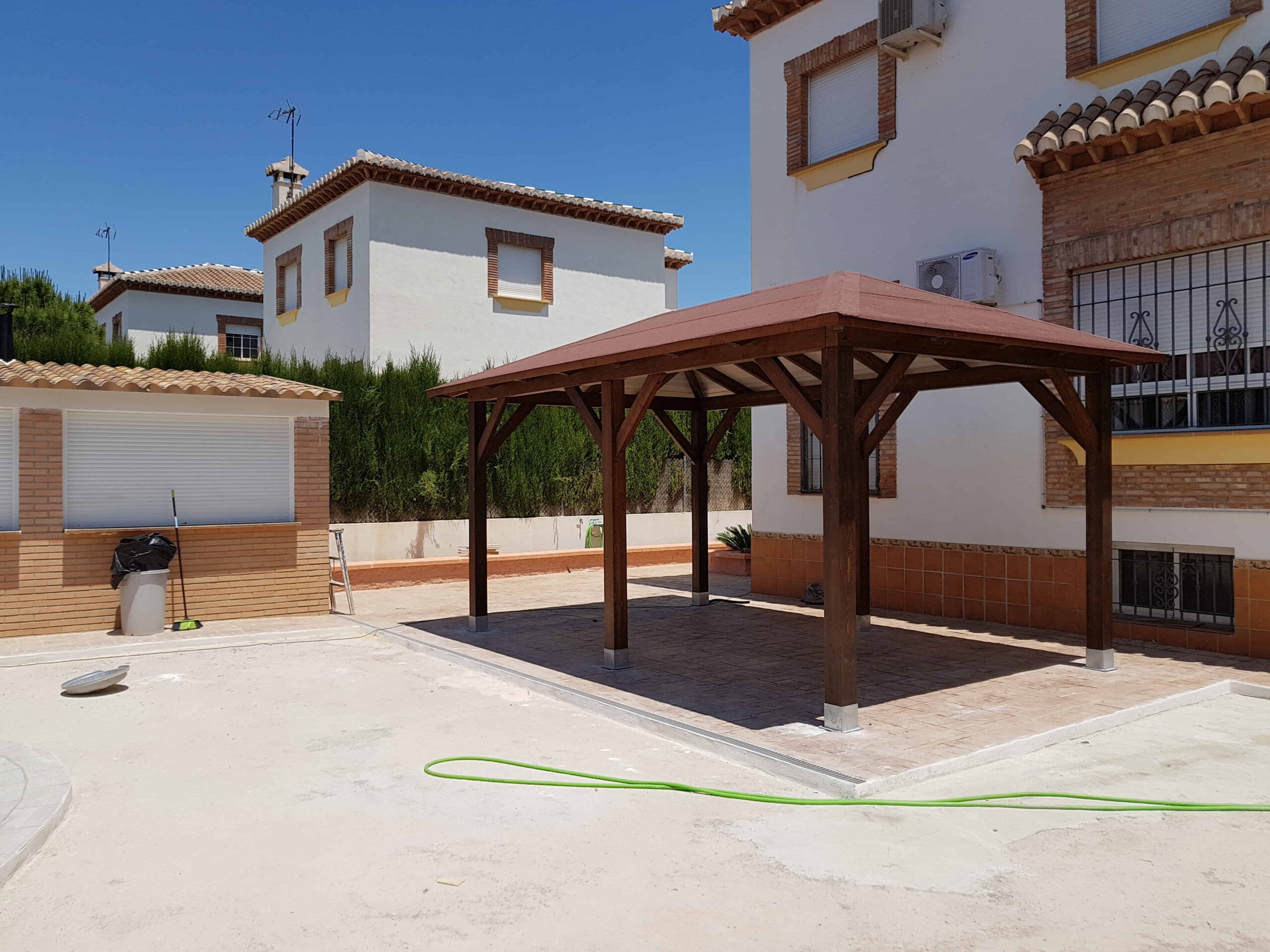 Cenador de madera en Granada, 4 aguas