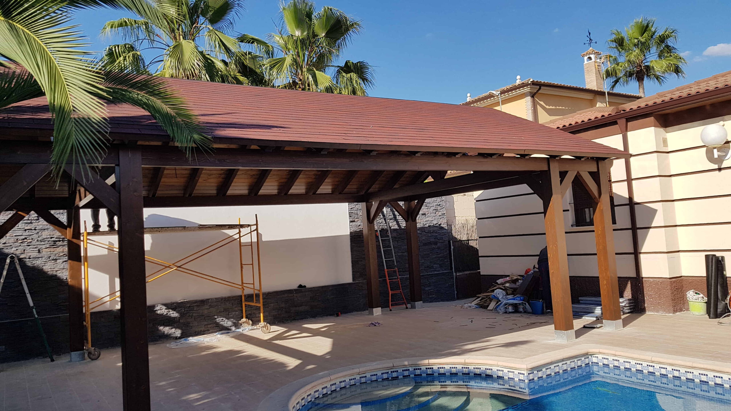 Cenador de madera a 2 aguas en Málaga