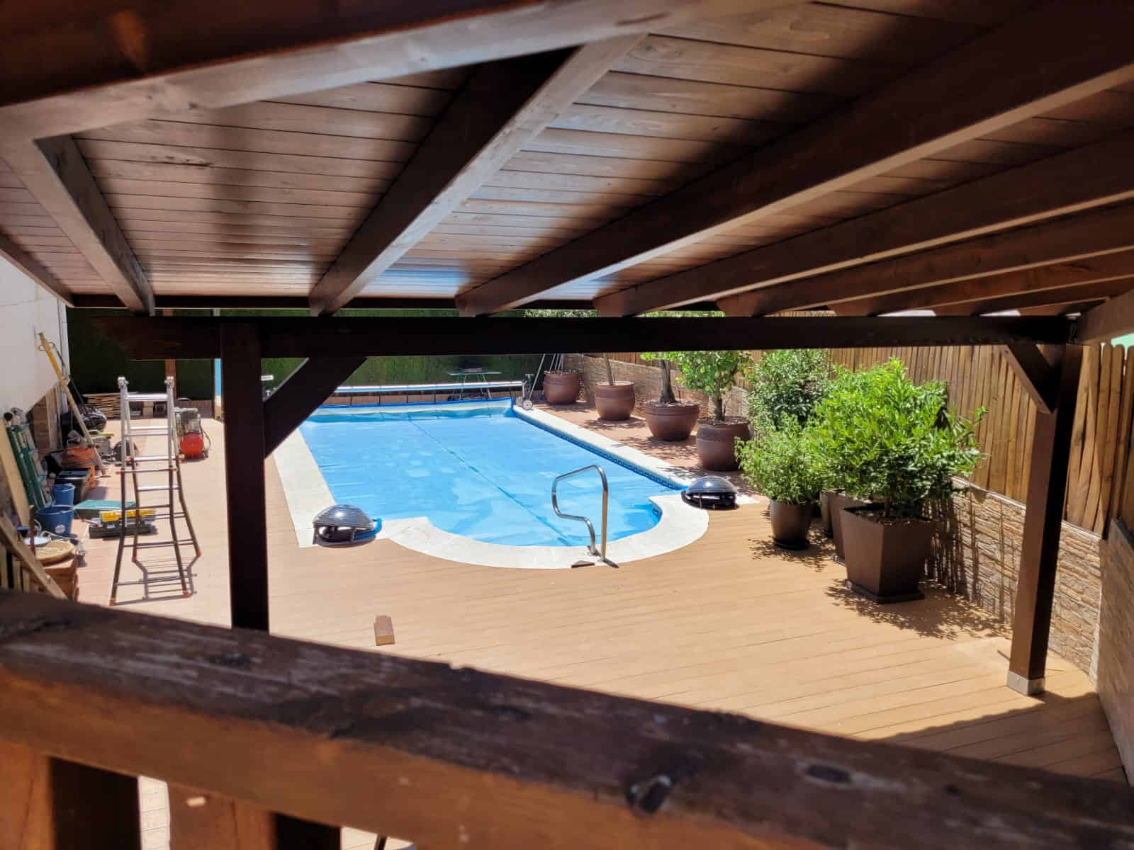 Porche de madera en Málaga