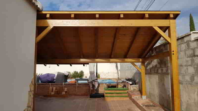 Porche de madera en la Zubia, Granada
